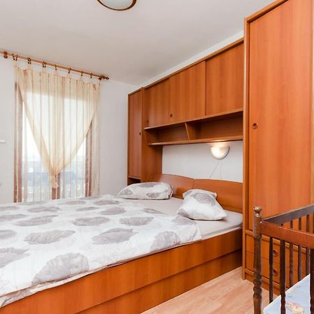 Apartments Albina โลปาร์ ภายนอก รูปภาพ