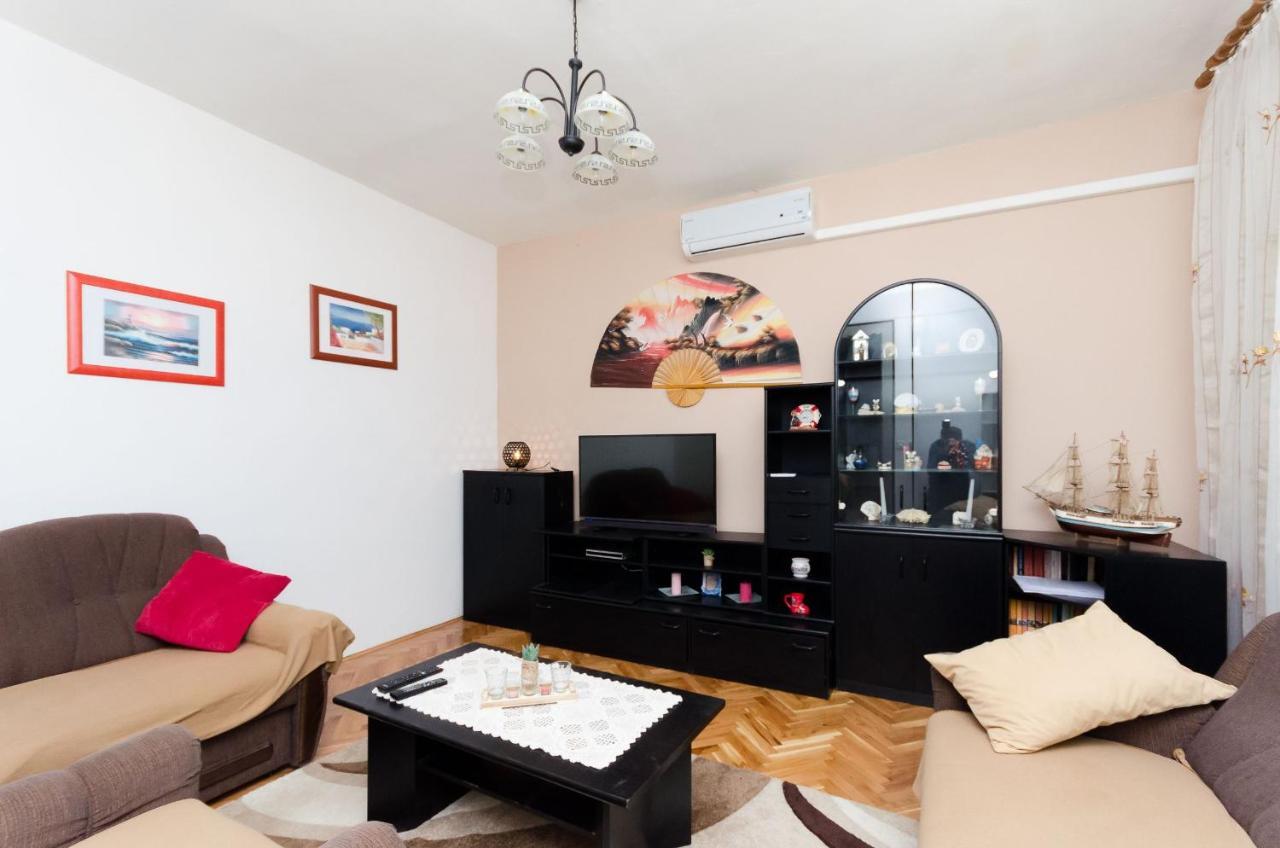 Apartments Albina โลปาร์ ภายนอก รูปภาพ