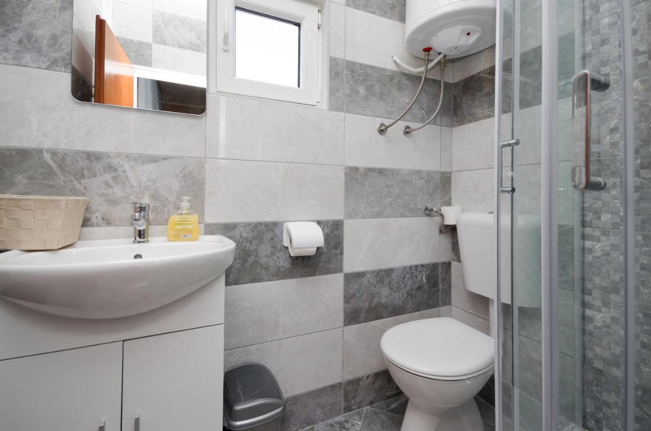 Apartments Albina โลปาร์ ภายนอก รูปภาพ